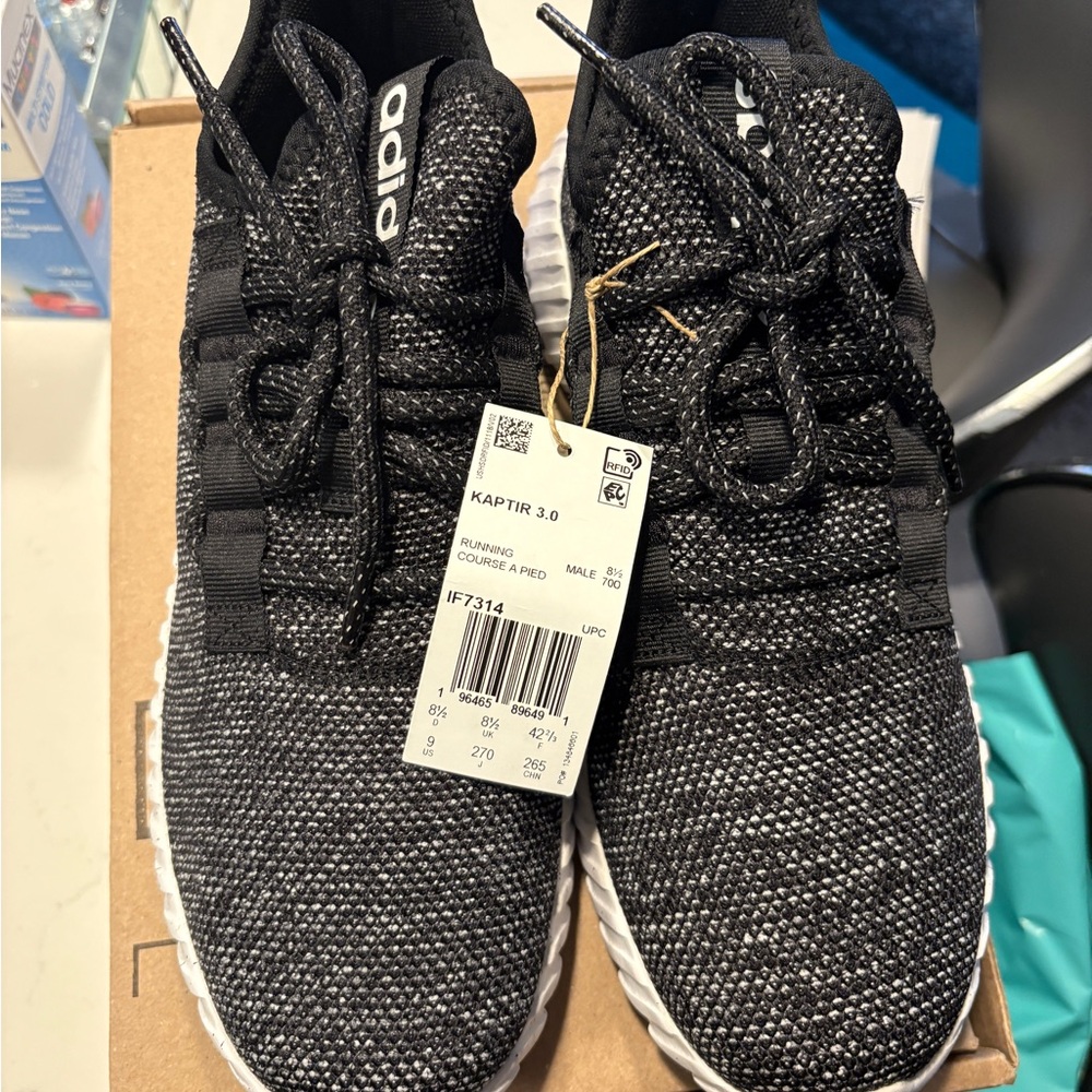 Brand New Men’s Adidas Kaptir 3.0 Size 9